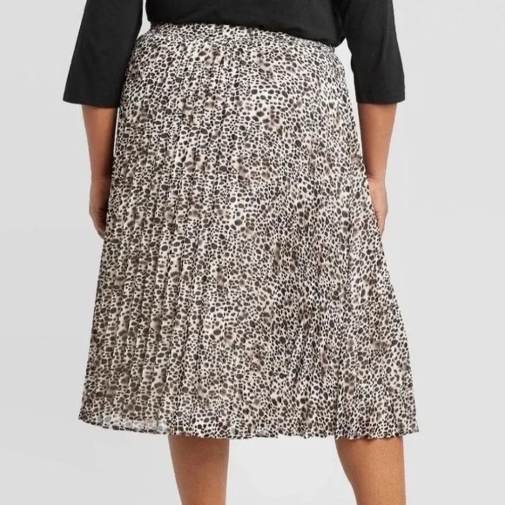 a new day pleated animal print cheetah midi skirt size large